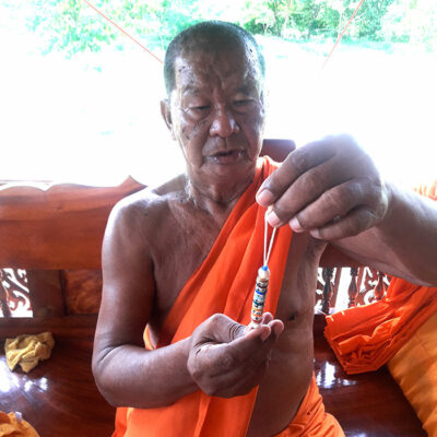 mani LAMA Luan Pou Monastère Kanchanaburi
