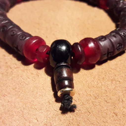 bracelet yak , détail du la perle guru