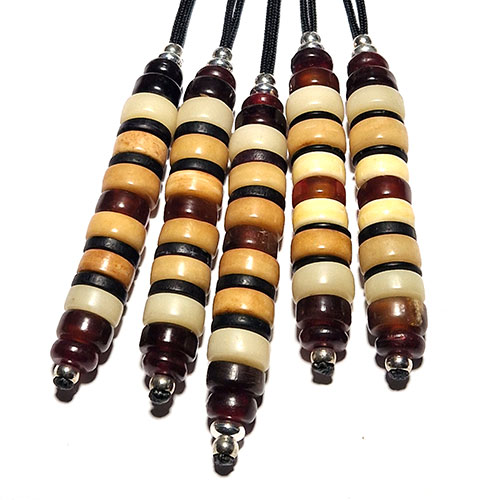 mani cameleon bone horn, coloration naturelle
